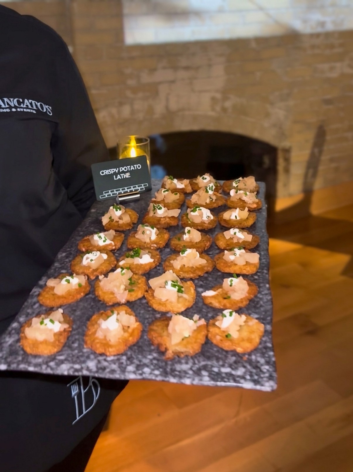 Tray of appetisers with a label for enhanced product presentation